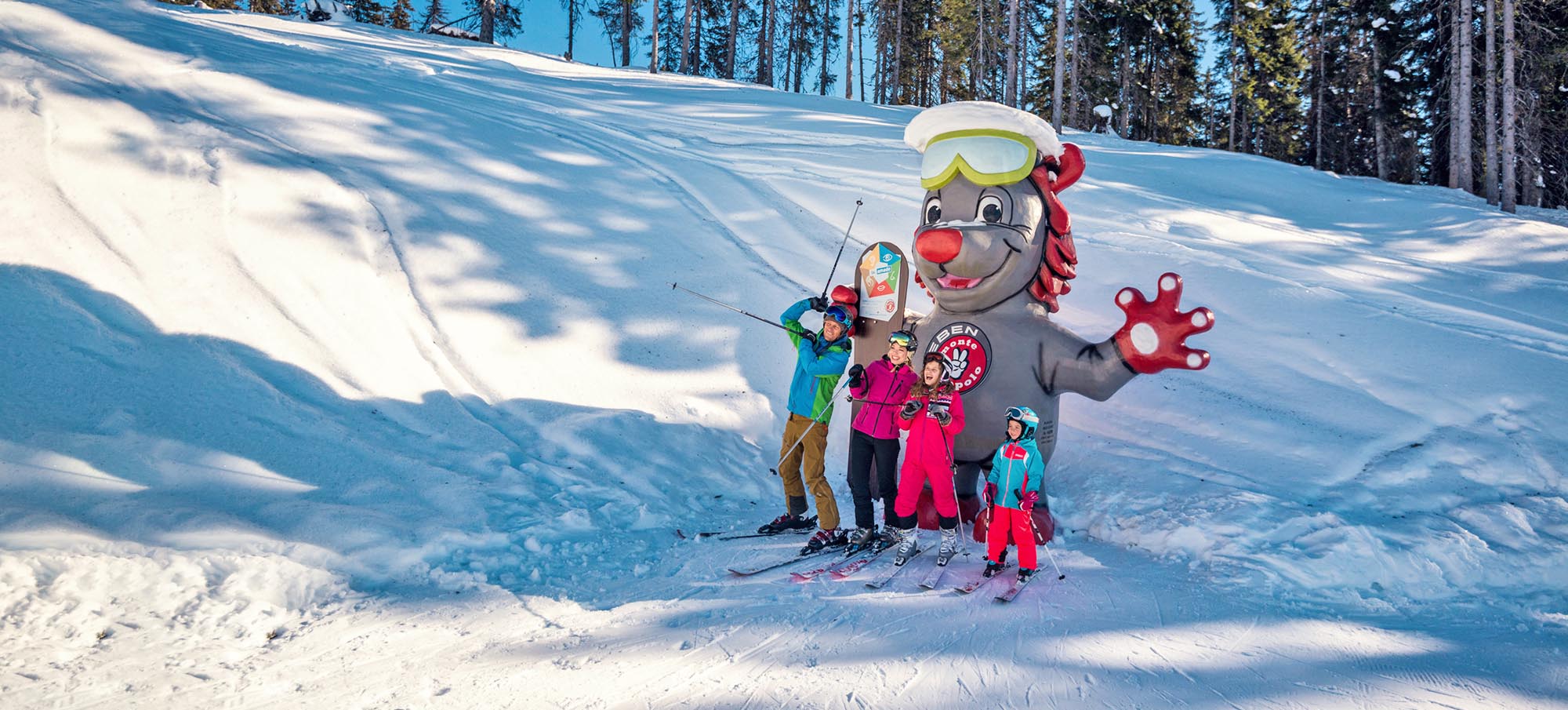 Familie beim Skifahren in Eben, Monte popolo © Tourismusverband Eben